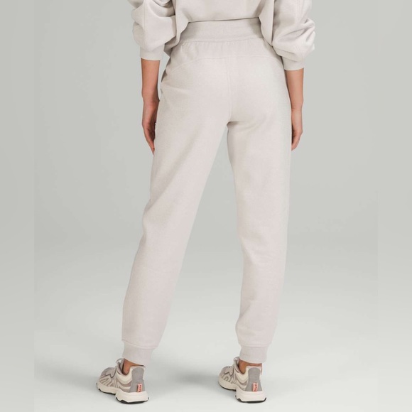 Lululemon Scuba High-Rise Jogger *Sparkle
White Opal size 4 NWT - Picture 2 of 4